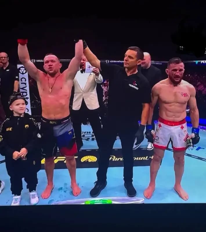 Пётр Ян защитил титул чемпиона UFC