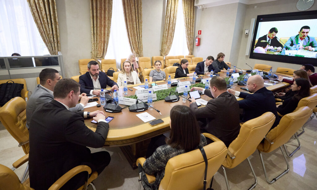 На круглом столе в Общественной палате подчеркнули важность наращивания сотрудничества университетов и бизнеса БРИКС по проблемам устойчивого развития